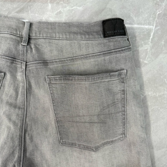 Women’s American Eagle Relaxed Distressed Gray Wash Jean Shorts Plus Size 14 - Picture 10 of 16